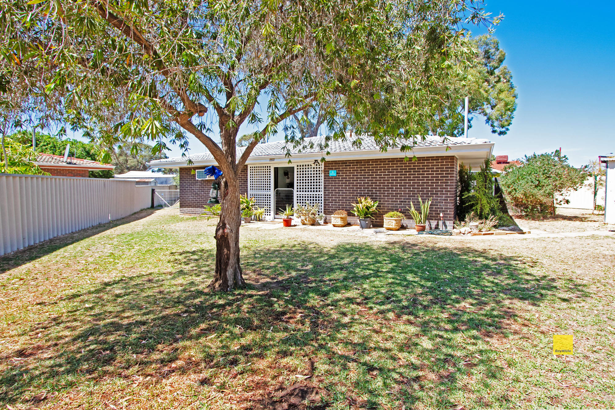 4 BELL COURT, LEEMAN, 6514