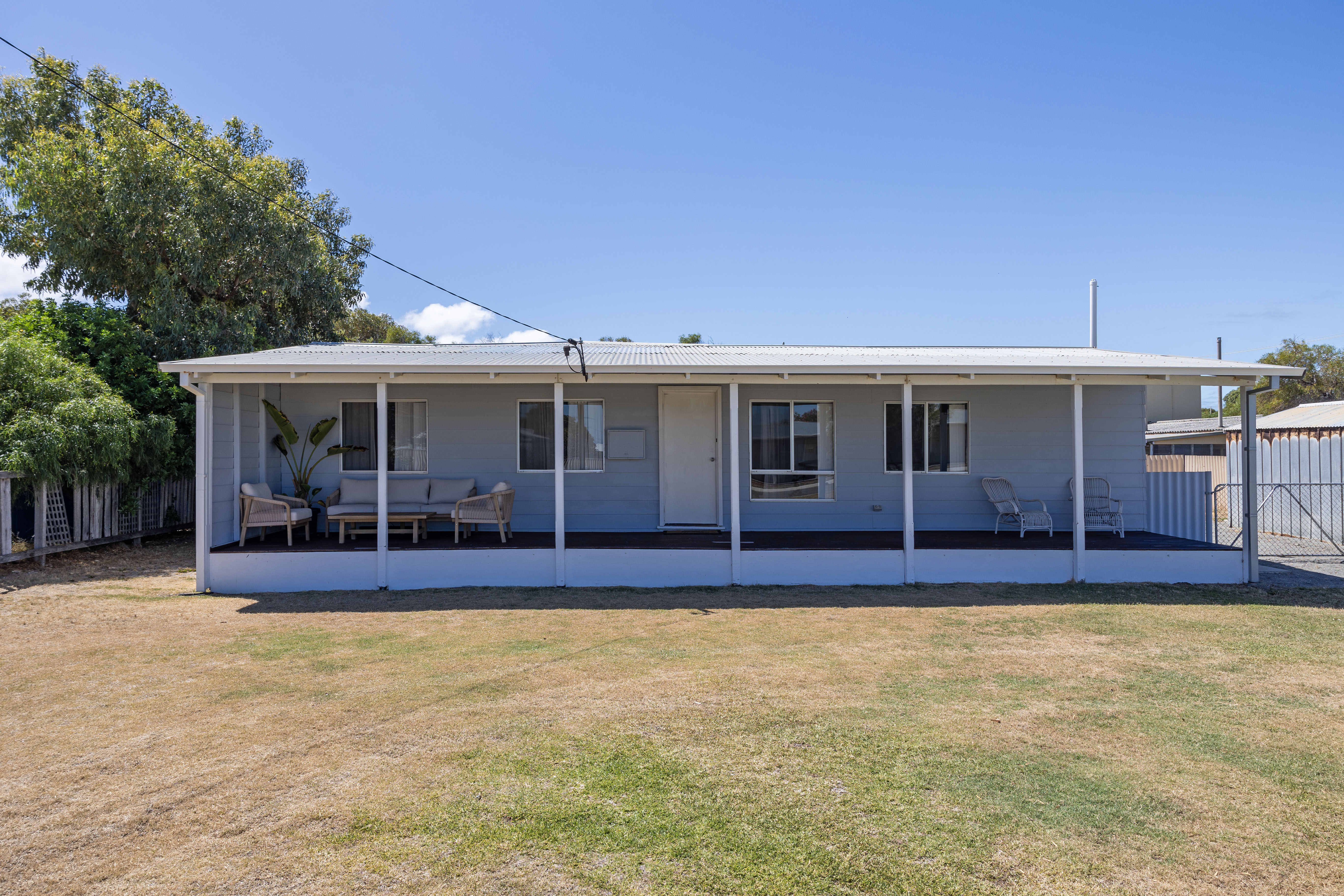 2 BATTERSBY RD, GREEN HEAD, 6514