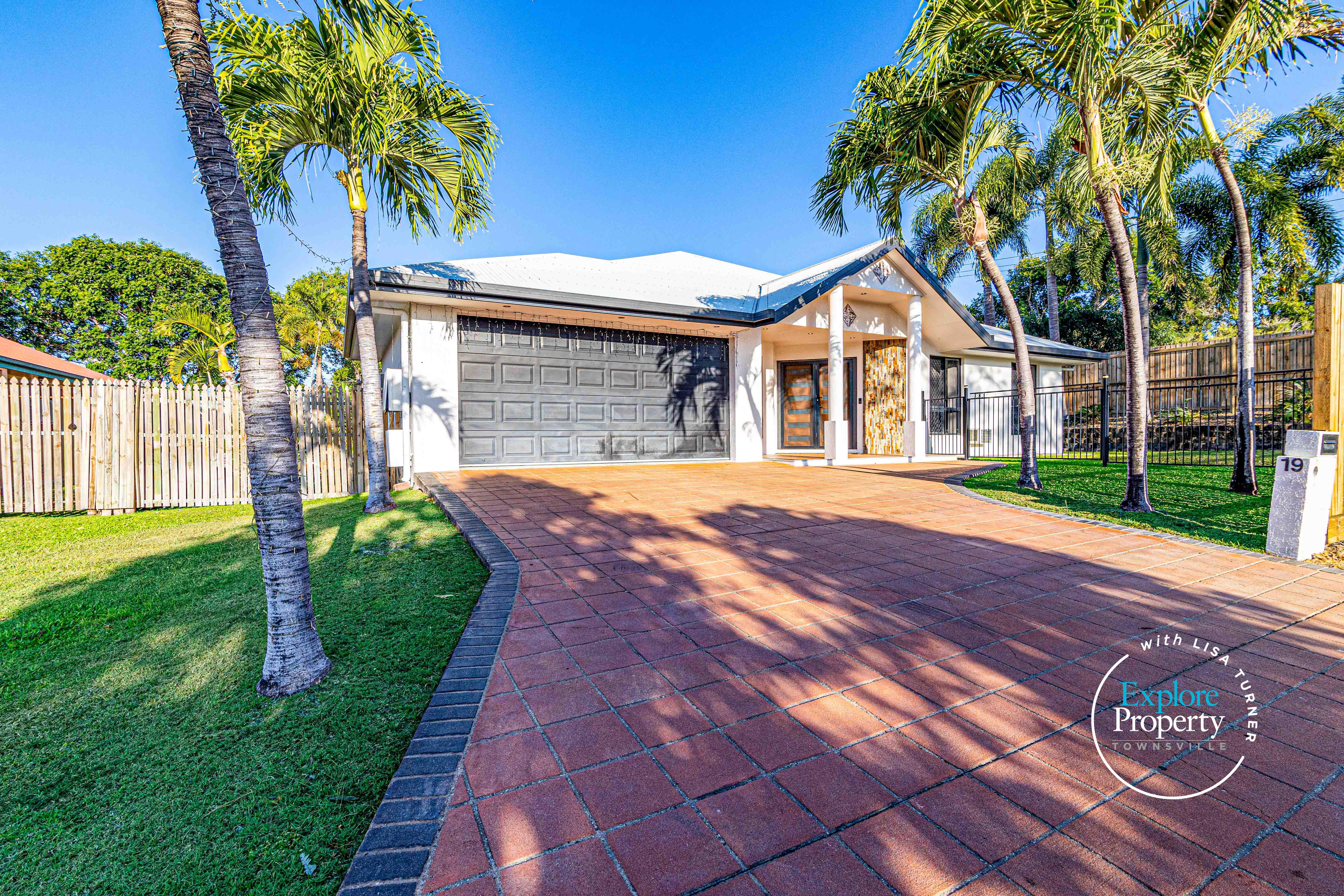 19 KILLYMOON CRESCENT, ANNANDALE, 4814