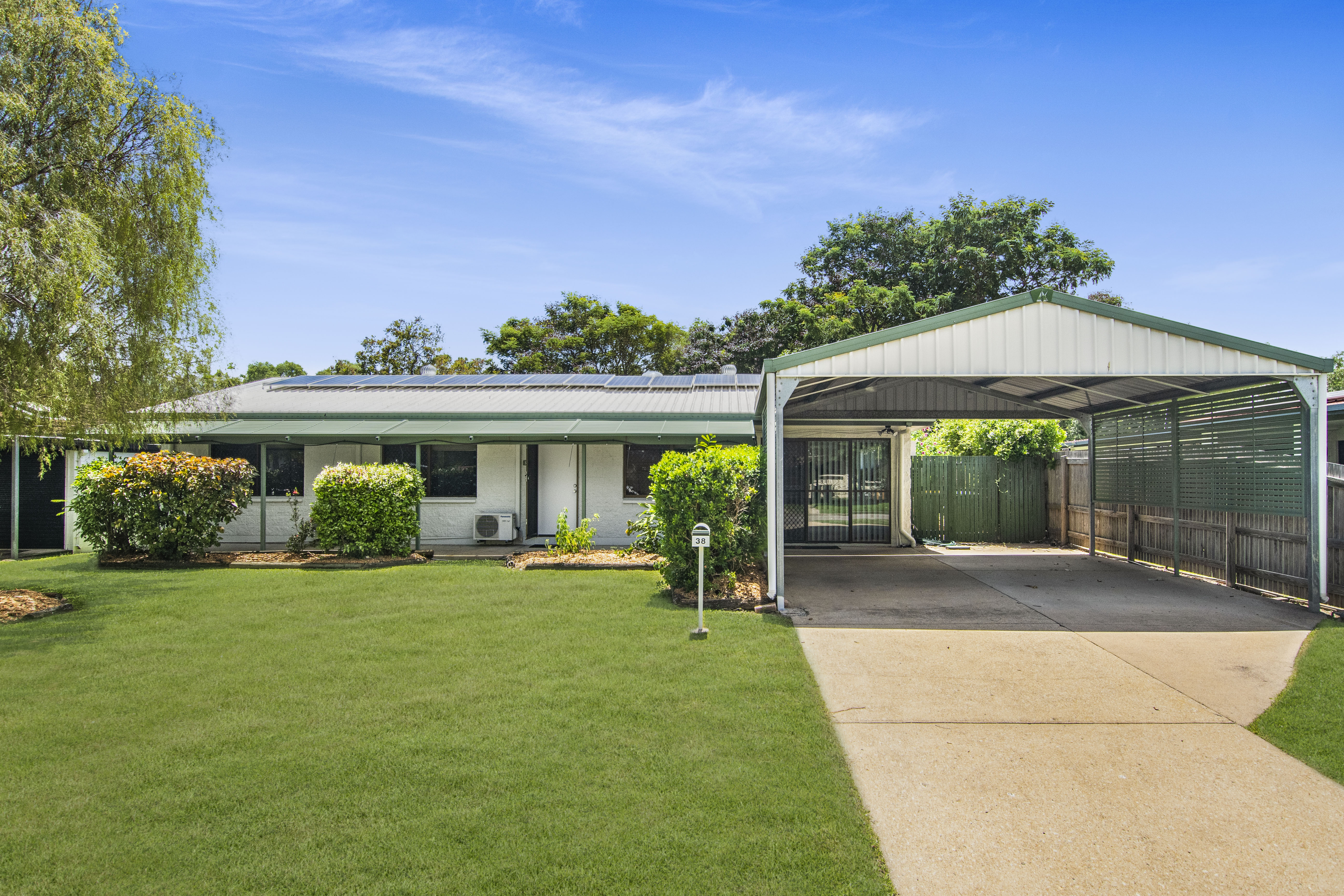 38 HONEYSUCKLE DRIVE, ANNANDALE, 4814