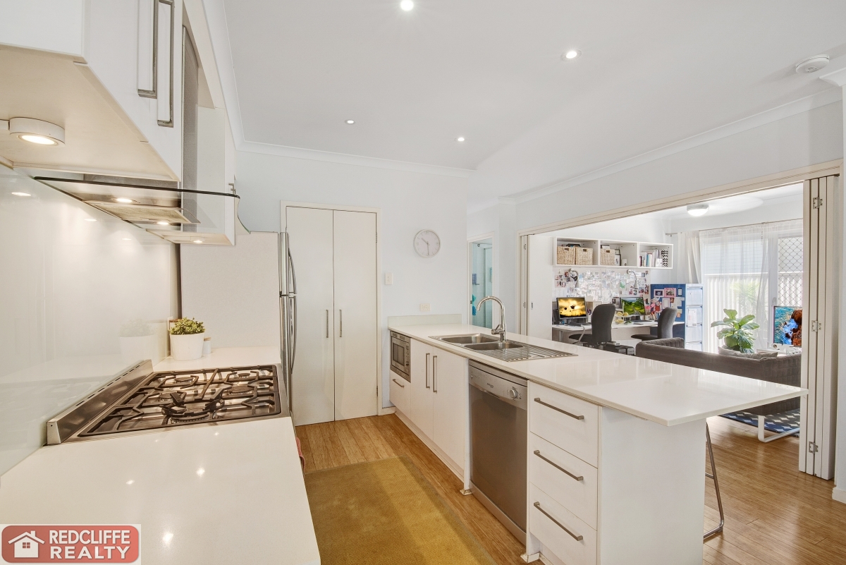41 MCLENNAN STREET, WOODY POINT, 4019