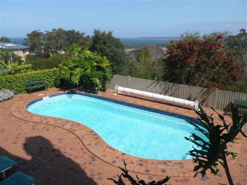 6 SEA VIEW AVENUE, MERIMBULA, 2548