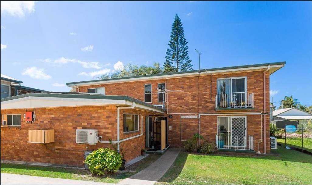 4/8A SHORT STREET, WOODY POINT, 4019