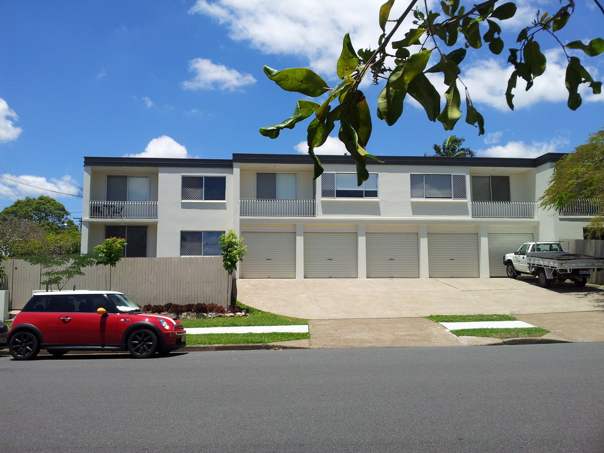 15 BARTER AVENUE, HOLLAND PARK, 4121