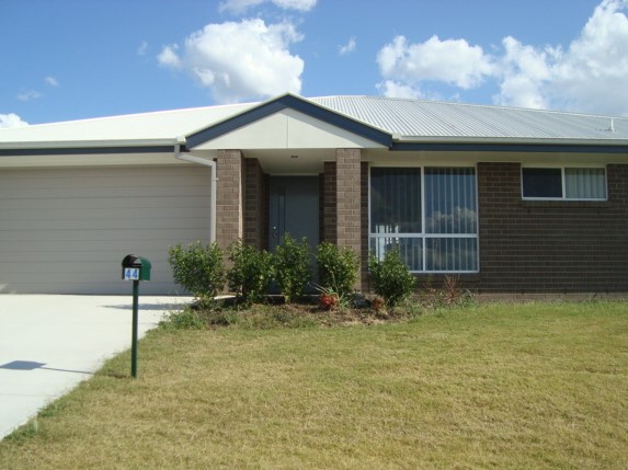 44 WATTLE CRESCENT, RACEVIEW, 4305