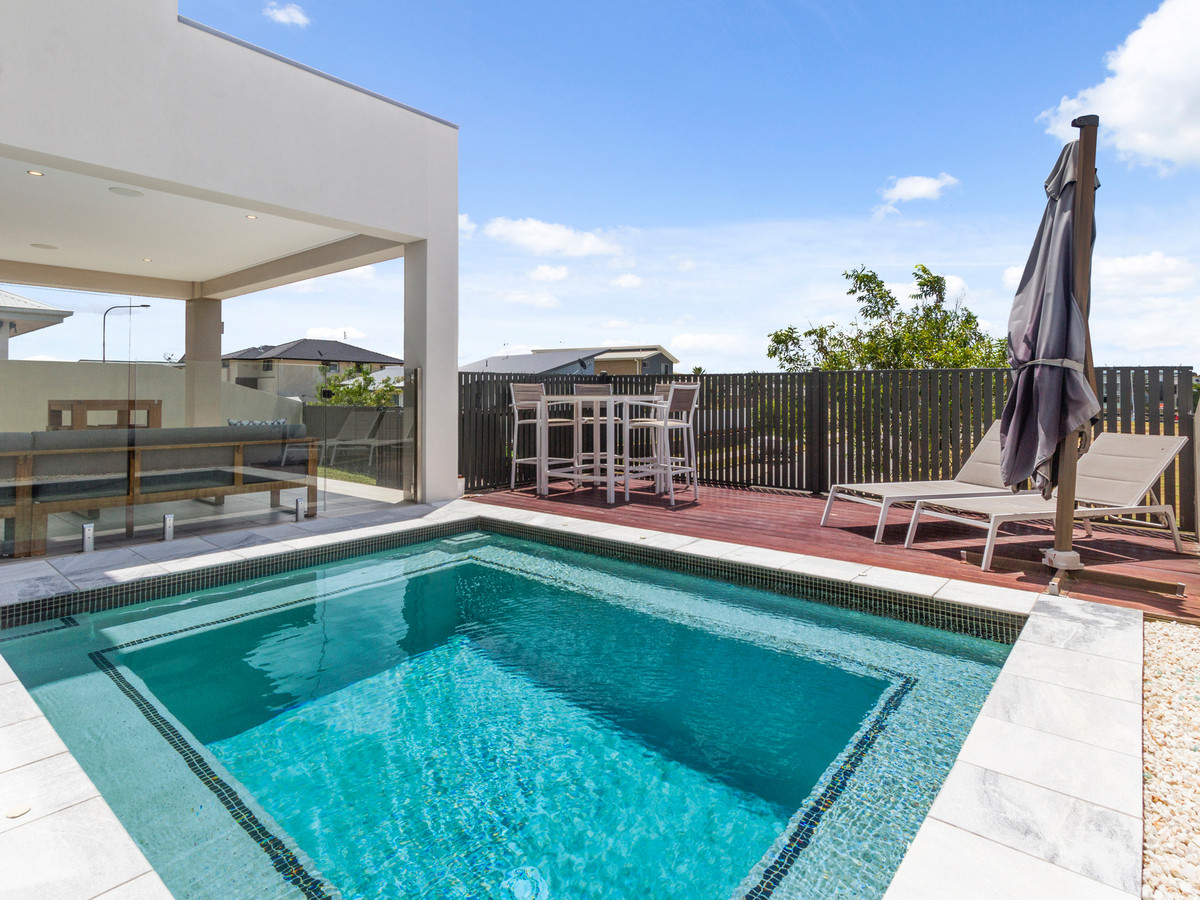 52 GRANT AVENUE, HOPE ISLAND, 4212