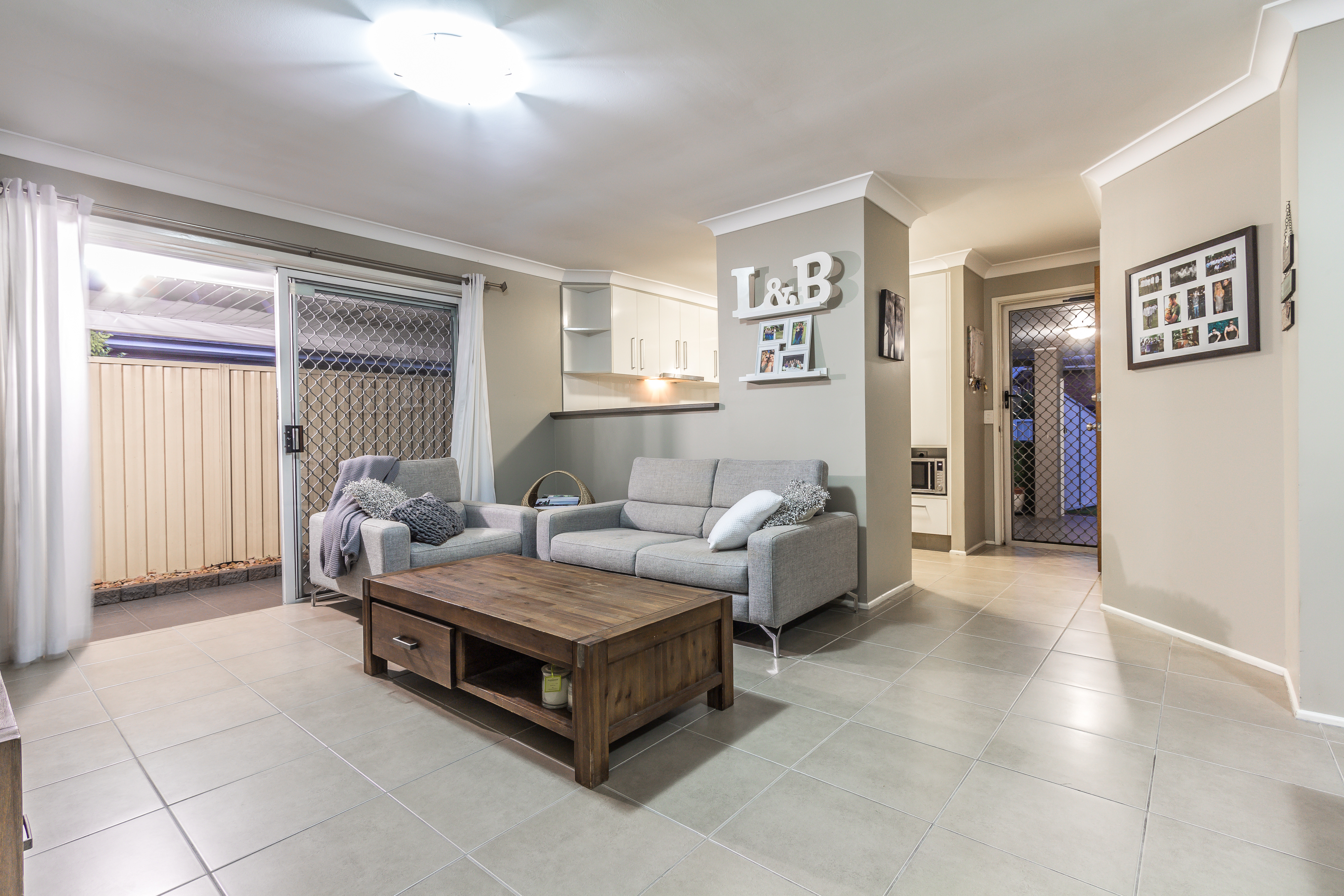 2/143 CENTRAL STREET, LABRADOR, 4215