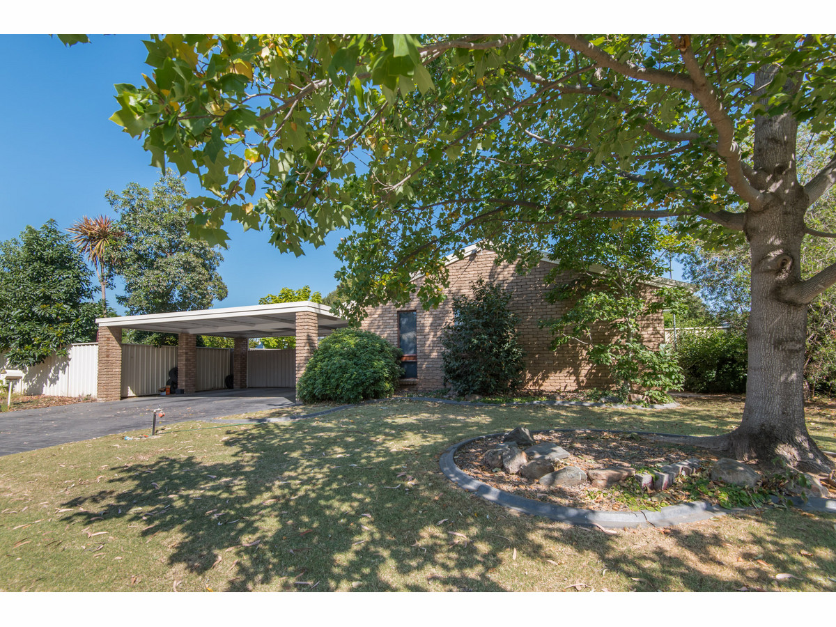16 HUTCHINS CRESCENT, MOOROOPNA, 3629