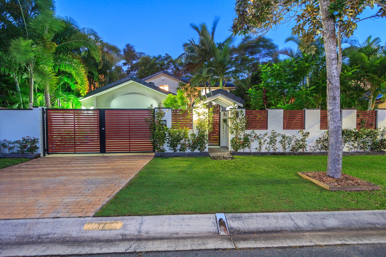 17 ROYAL COURT, ASHMORE, 4214