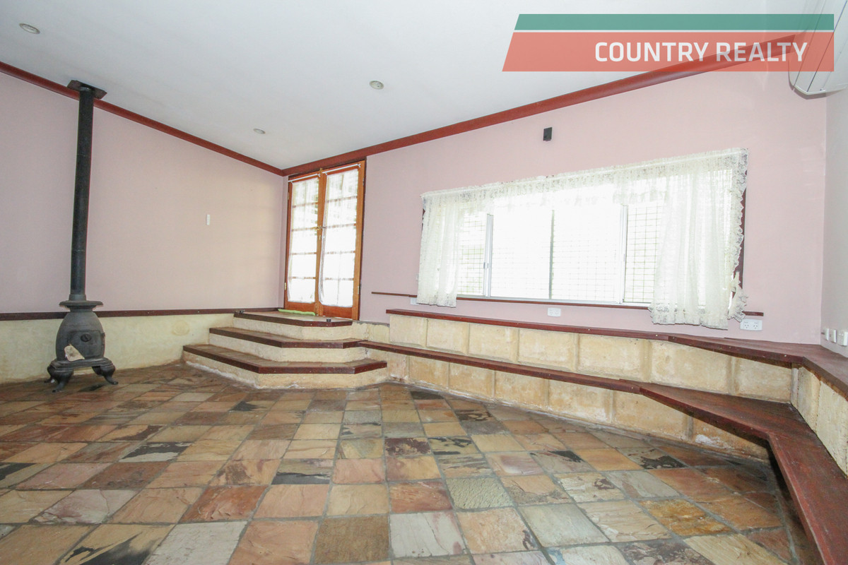 13 LOCKYER AVENUE, NORTHAM, 6401