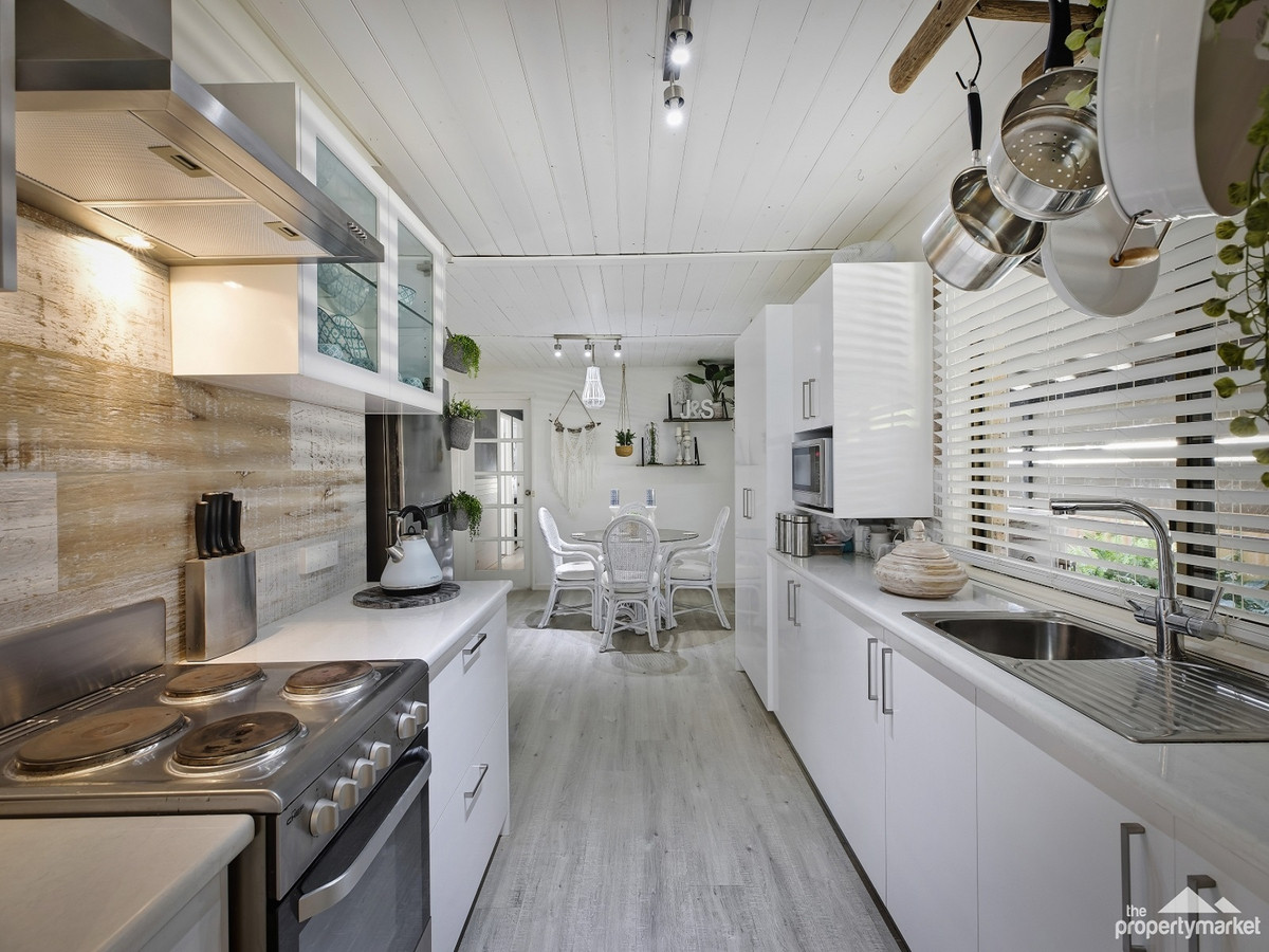 112 BIRDWOOD DRIVE, BLUE HAVEN, 2262