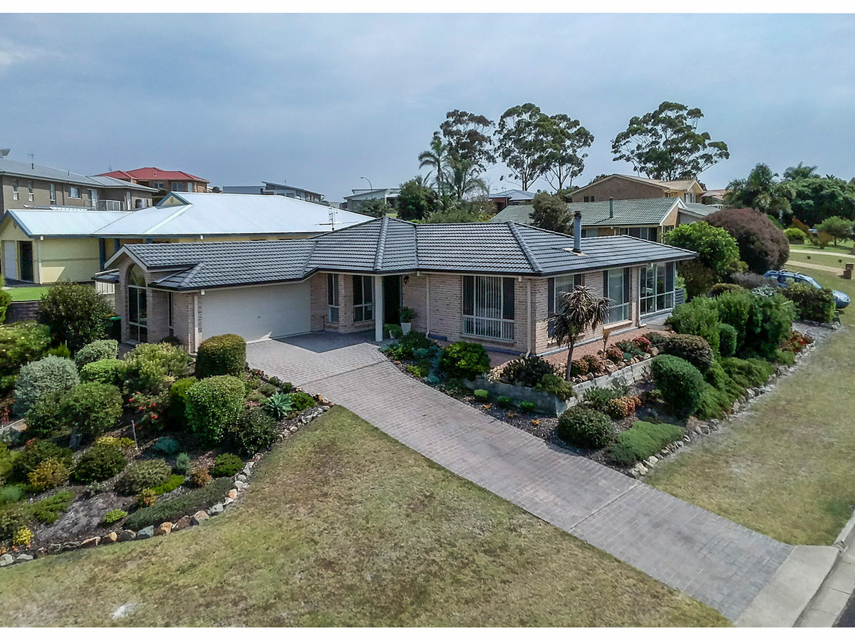 1 THE GROVE, TURA BEACH, 2548