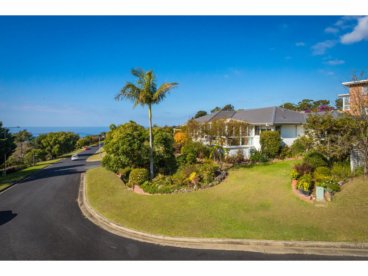38 THE FAIRWAY, TURA BEACH, 2548