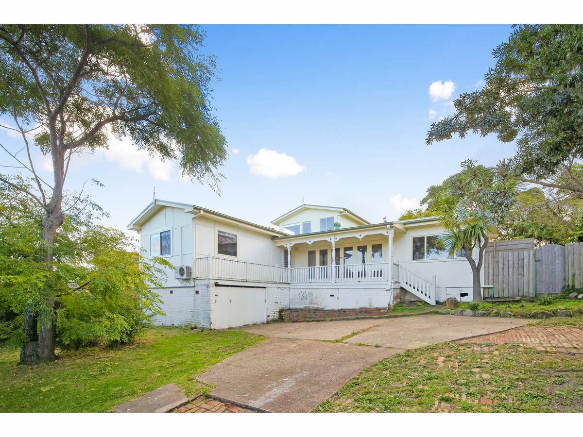 6 LAKEVIEW AVENUE, MERIMBULA, 2548