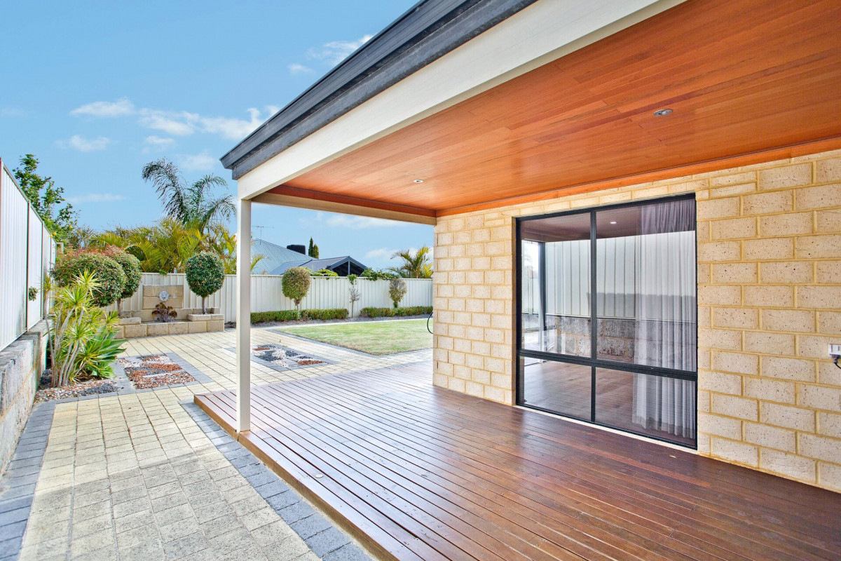 52 ALLANBI CIRCLE, CARRAMAR, 6031