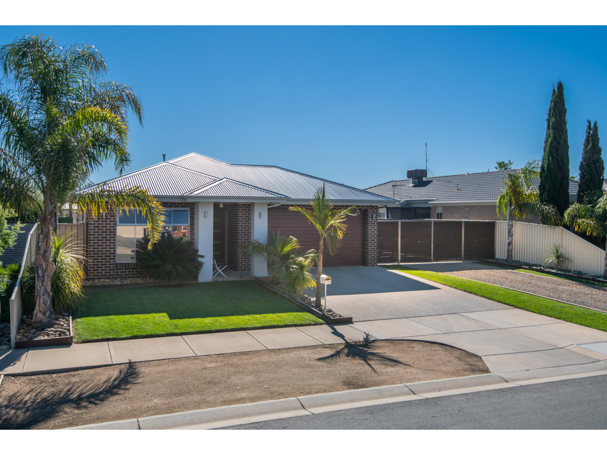 10 KERANG AVENUE, KIALLA, 3631