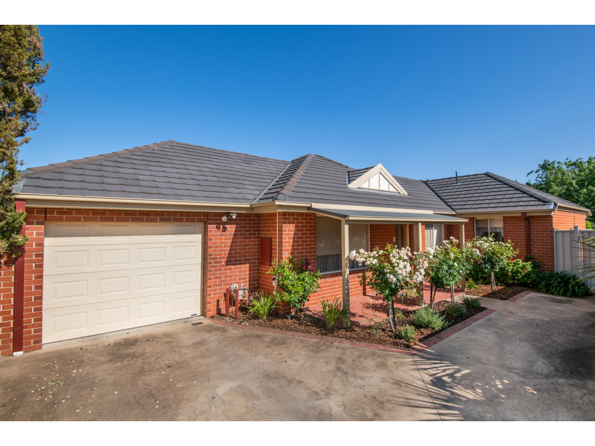 4/4 DANS STREET, SHEPPARTON, 3630