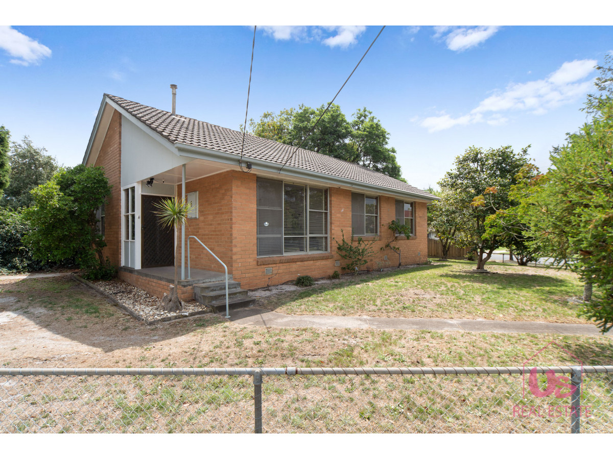 8 BRUNNING CRESCENT, FRANKSTON NORTH, 3200
