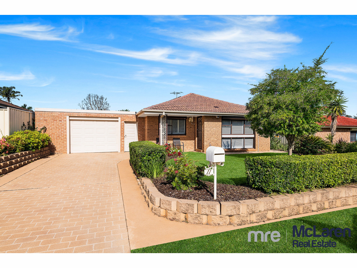 11 WINTAROO CRESCENT, ST HELENS PARK, 2560