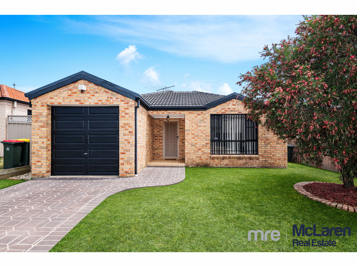 4 MUNDARDA PLACE, ST HELENS PARK, 2560