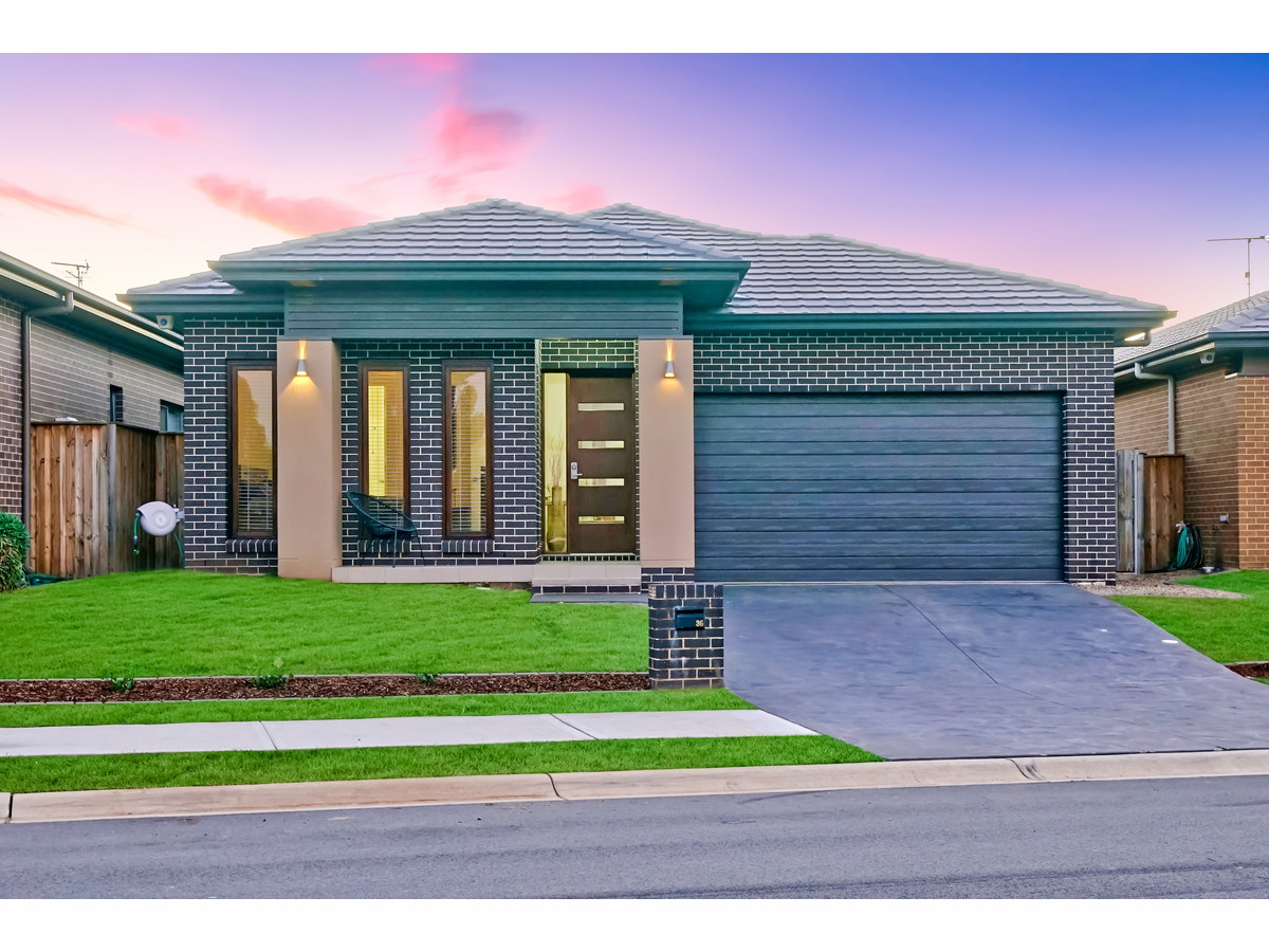 36 CORVEN AVENUE, ELDERSLIE, 2570