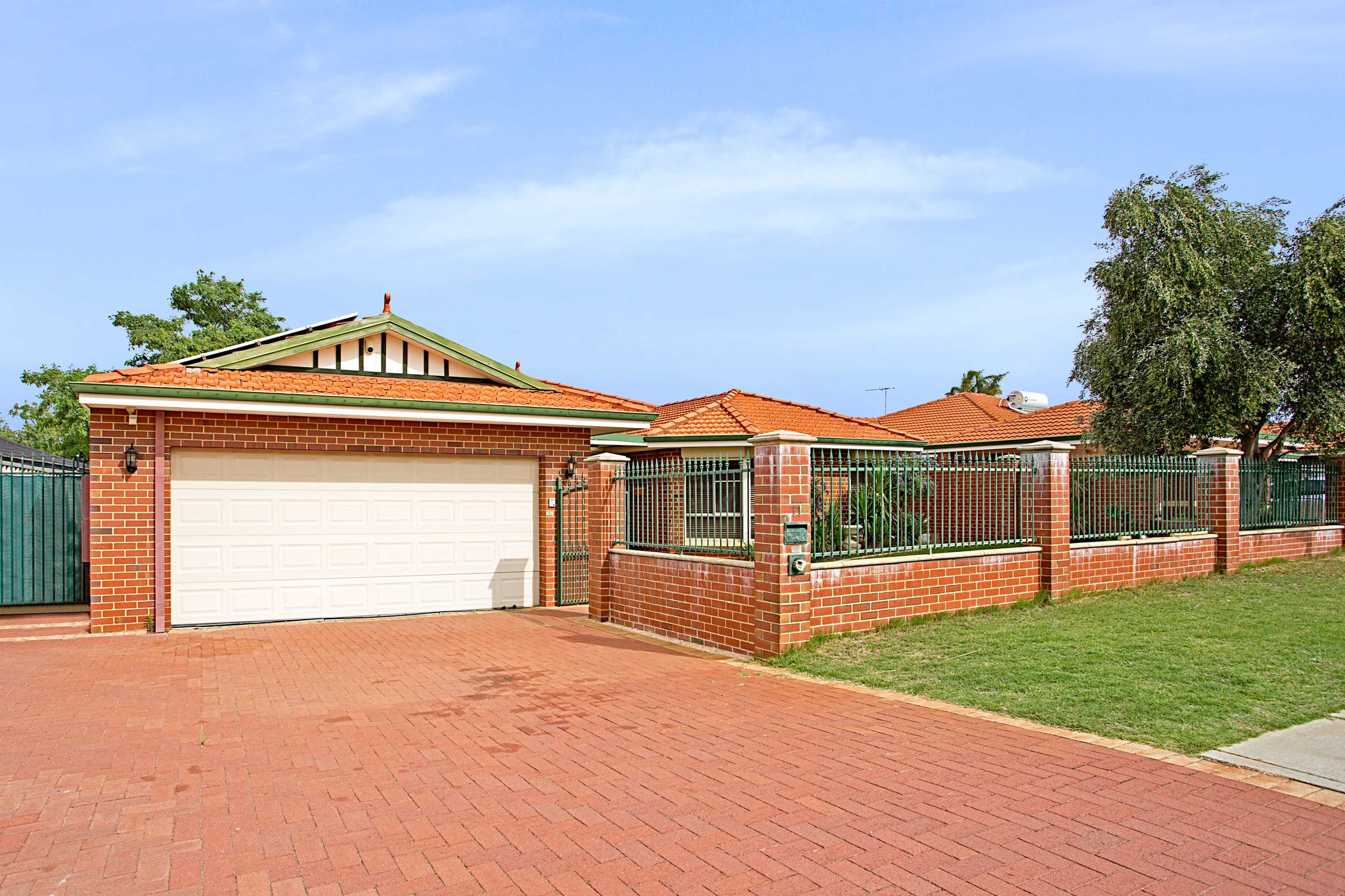11 HEATHFIELD DRIVE, LANDSDALE, 6065