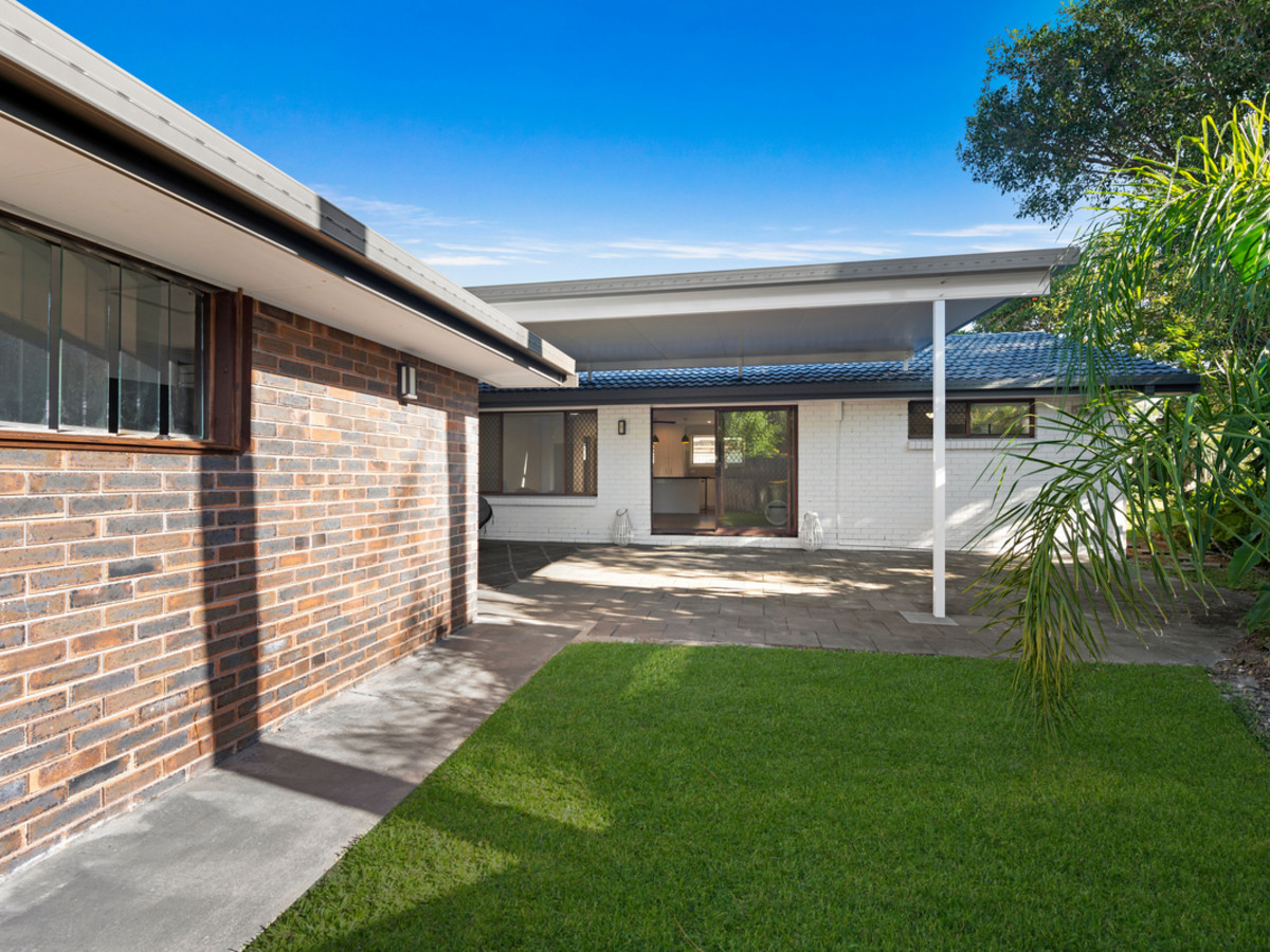 2/16 ROYAL PALMS COURT, SOUTHPORT, 4215