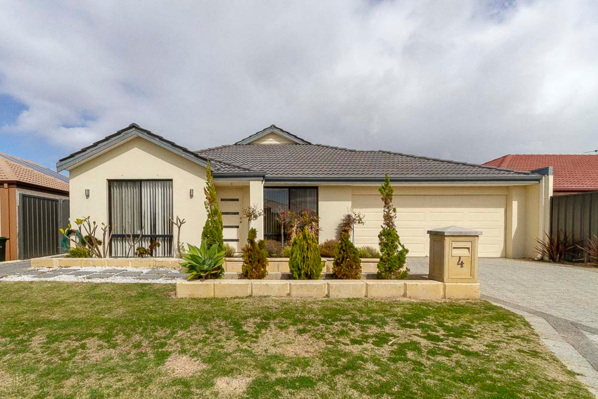 4 VARLEY CREST, LANDSDALE, 6065