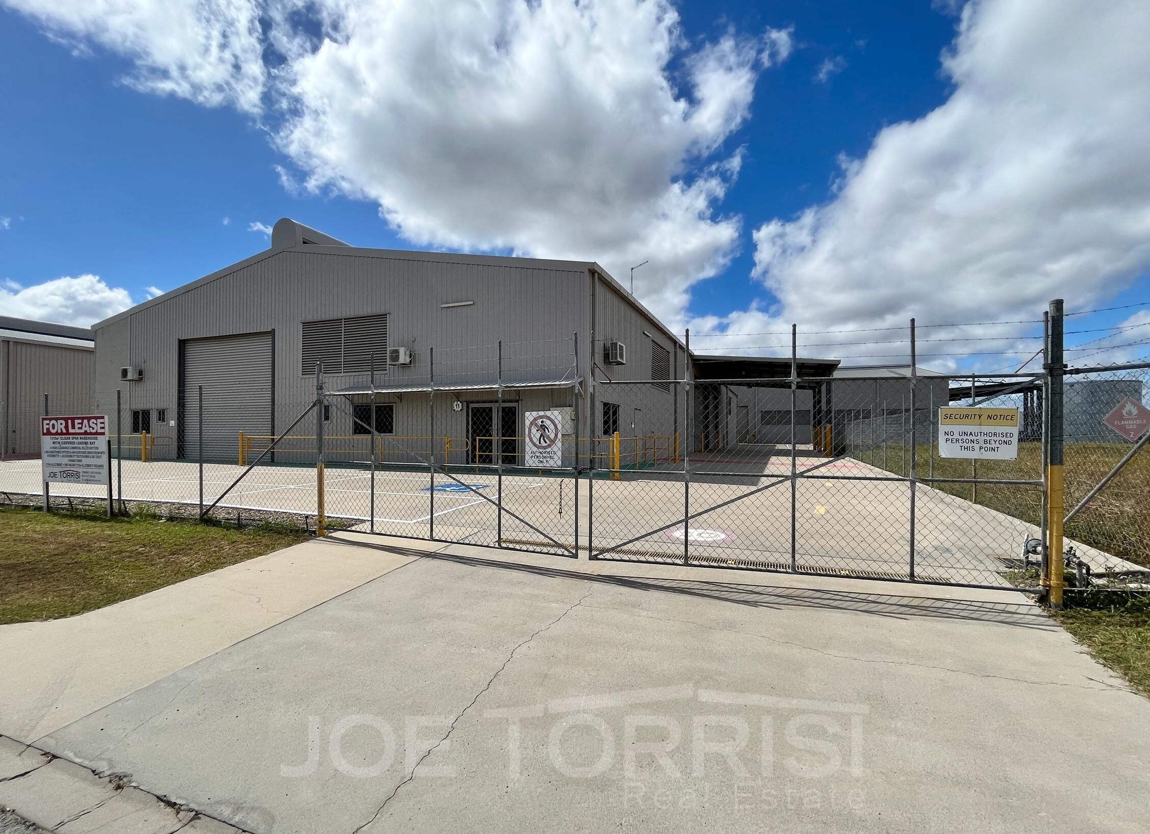 11 EFFLEY STREET, MAREEBA, 4880