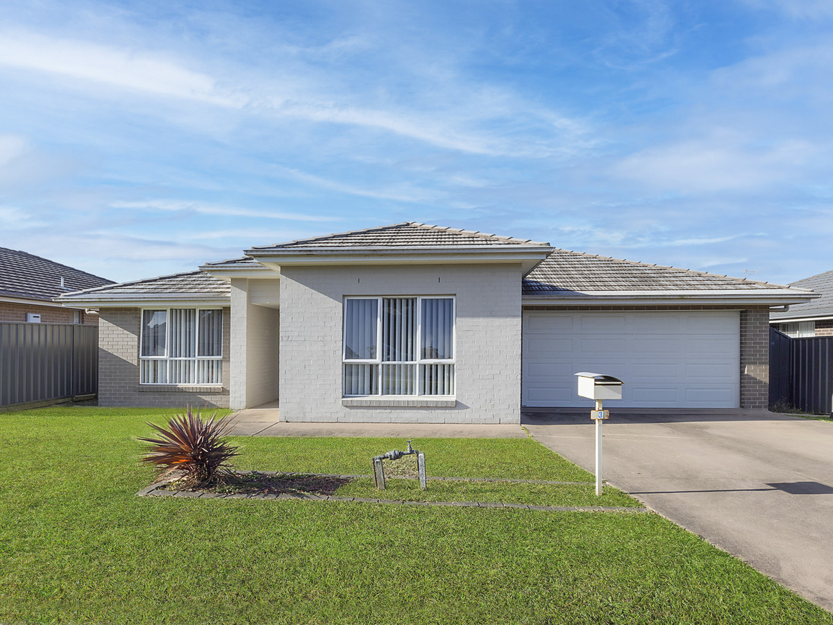 3 CLYDESDALE STREET, WADALBA, 2259