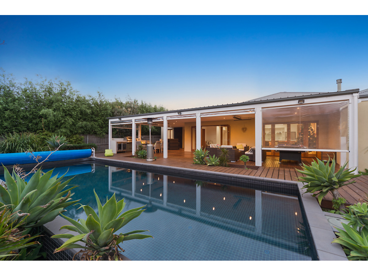 8 MERIDIAN WAY, MORNINGTON, 3931