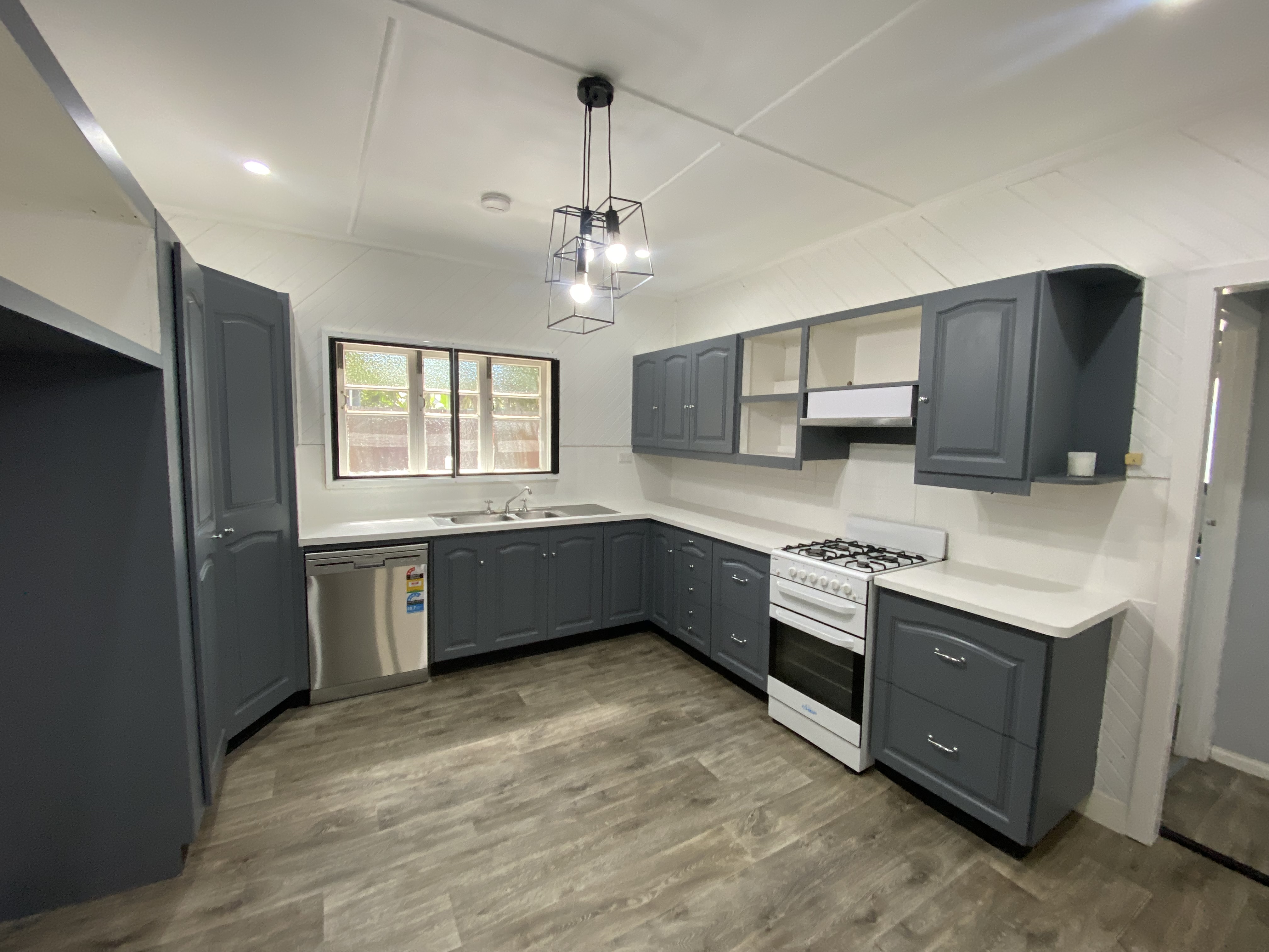 62 MCLENNAN STREET, WOODY POINT, 4019