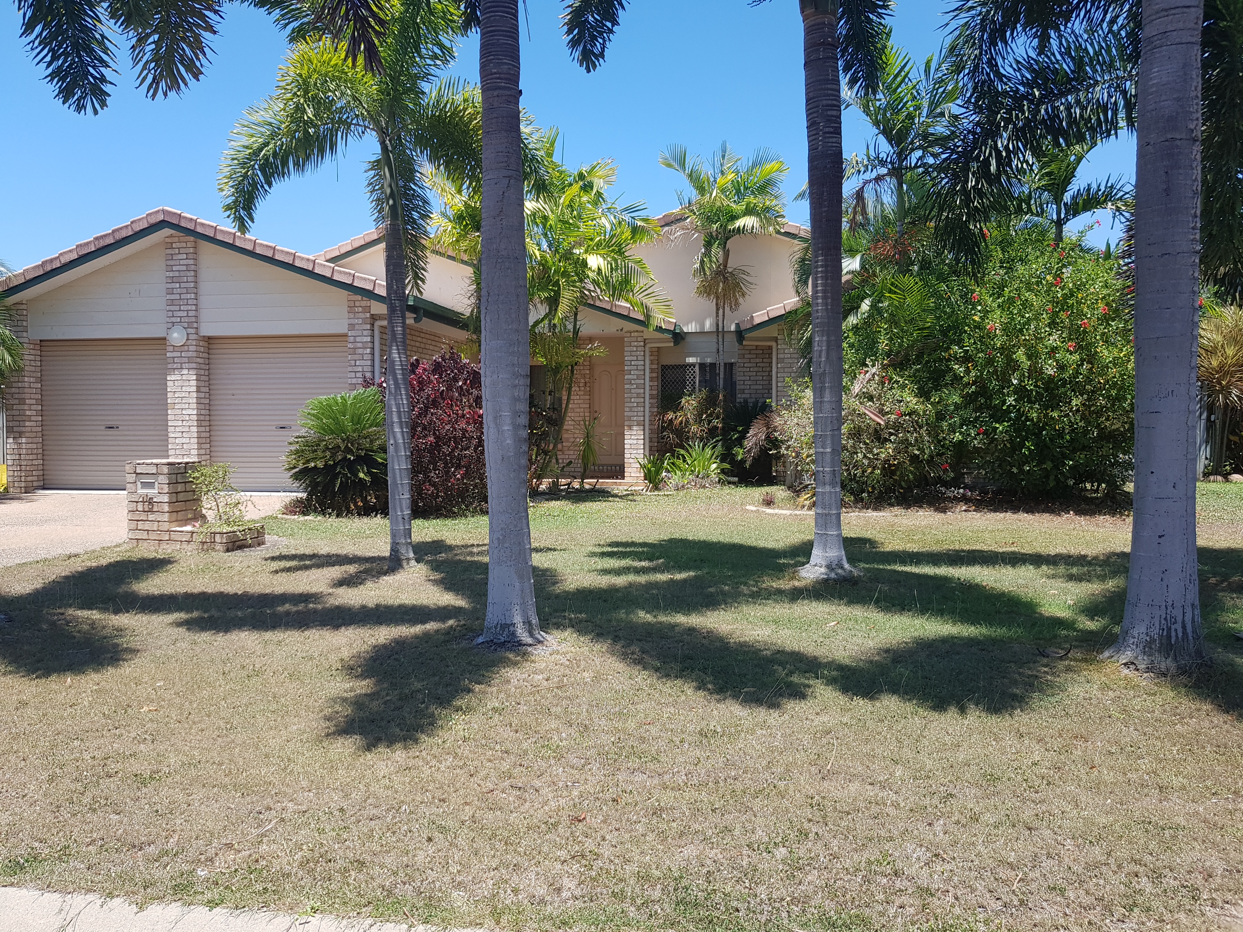 15 CHATSWORTH CRESCENT, ANNANDALE, 4814