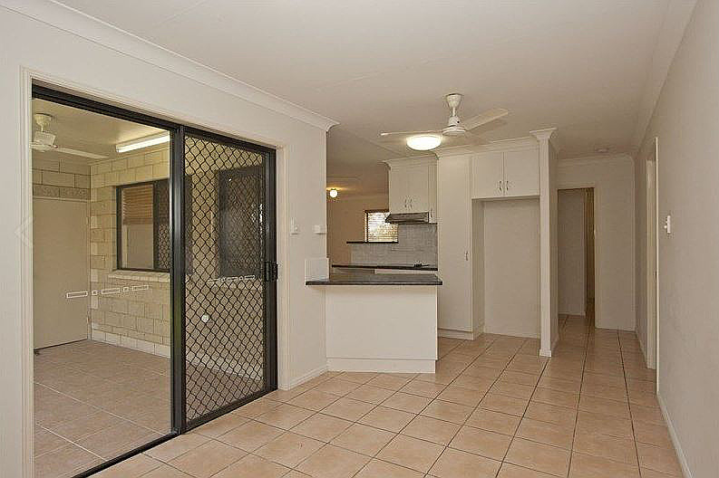 5/25 SURREY, HYDE PARK, 4812