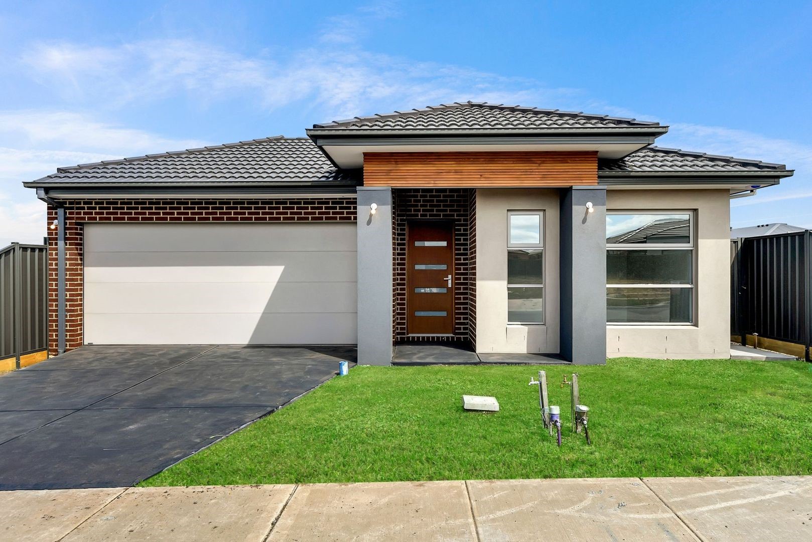 39 GRAPHITE CRESCENT, WOLLERT, 3750