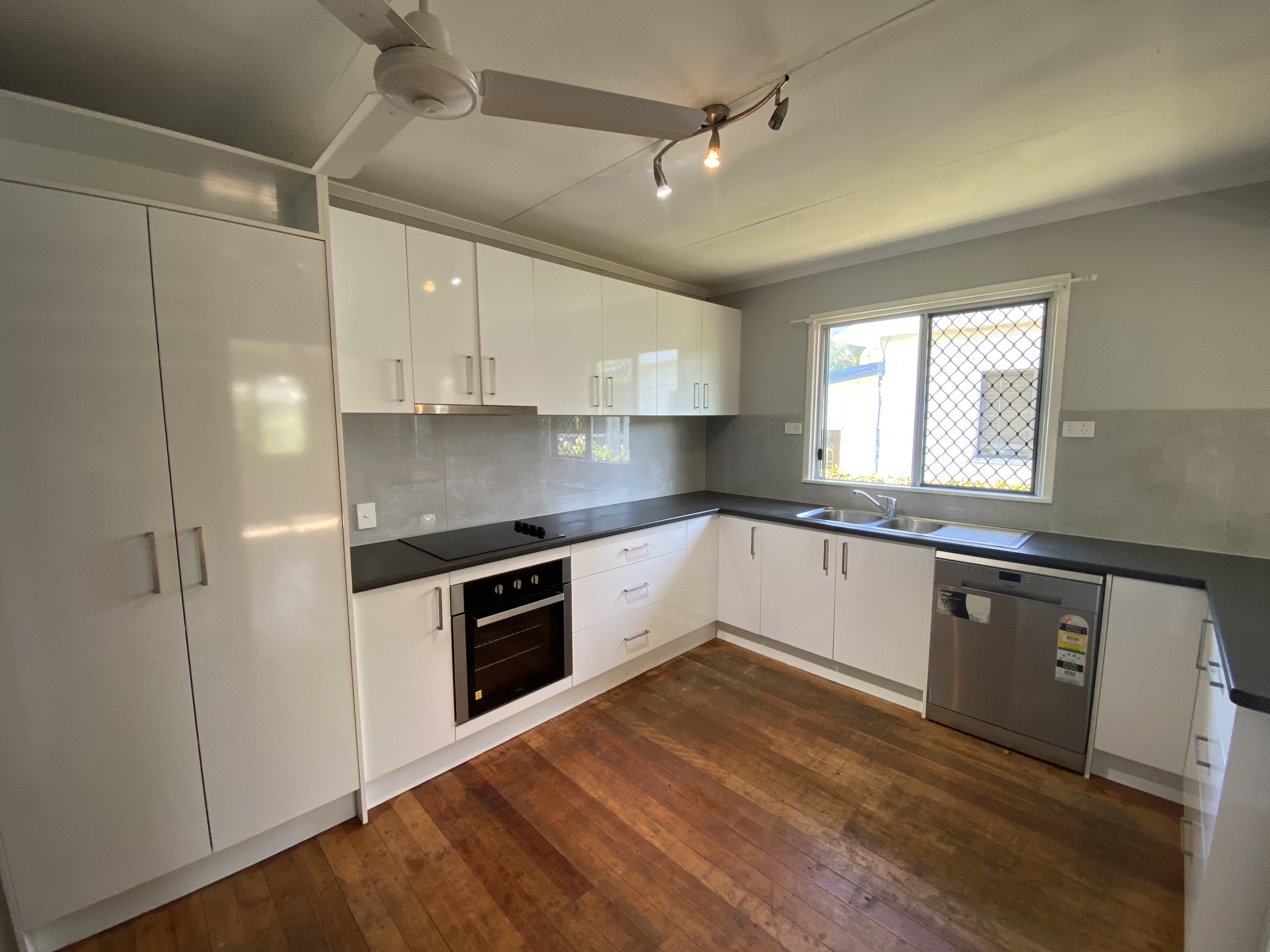 9 SAVANNAH STREET, REDCLIFFE, 4020