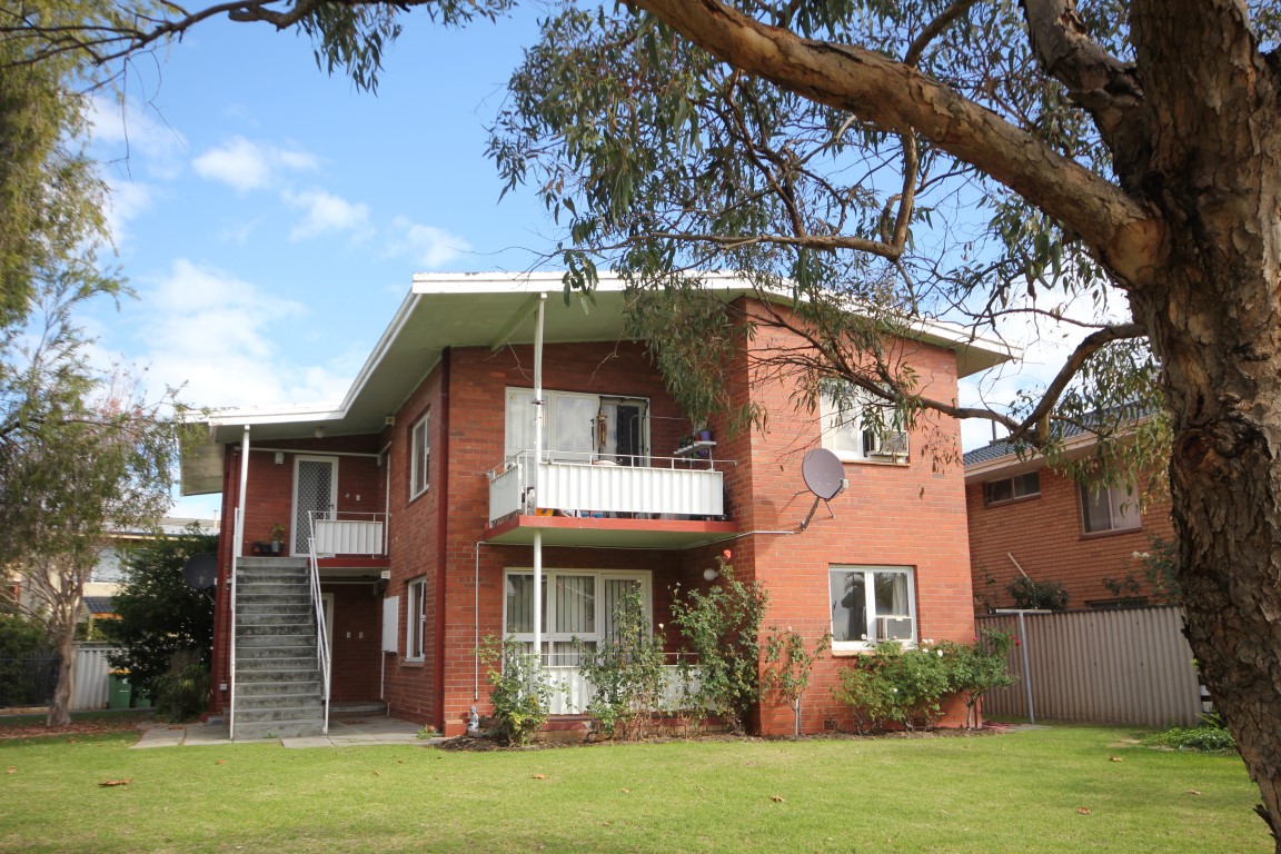 2/1 RANELAGH CRESCENT, SOUTH PERTH, 6151