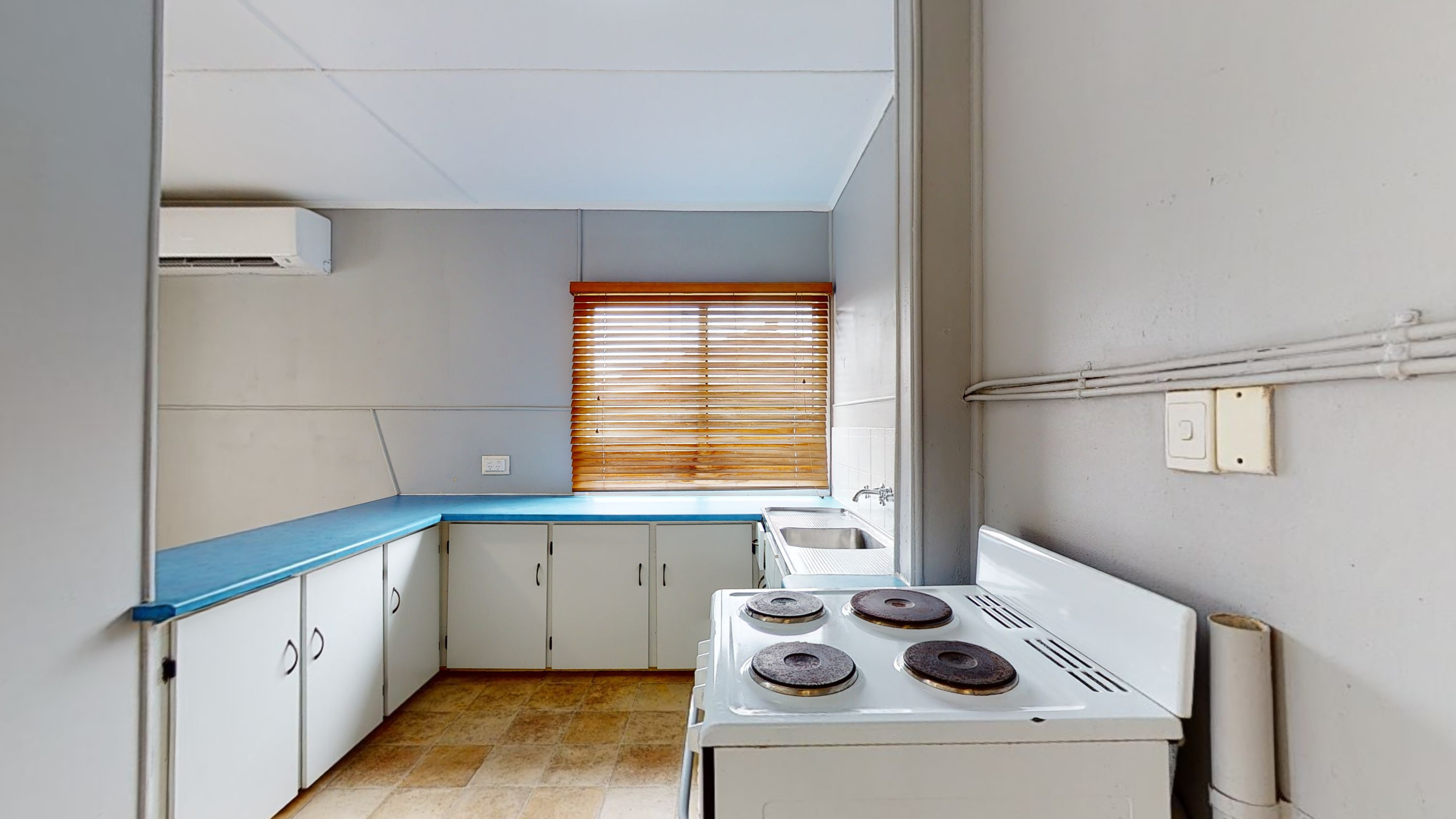 1/126 EYRE STREET, NORTH WARD, 4810