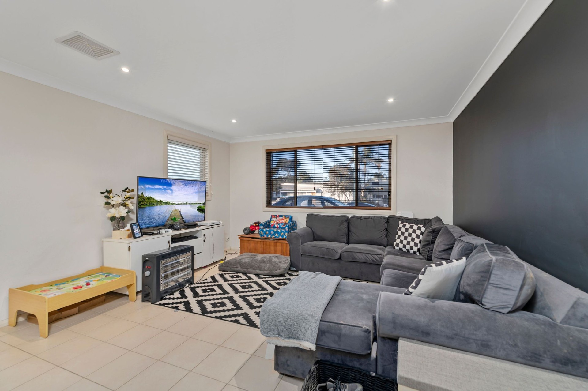 1/51 FLINDERS AVENUE, KILLARNEY VALE, 2261