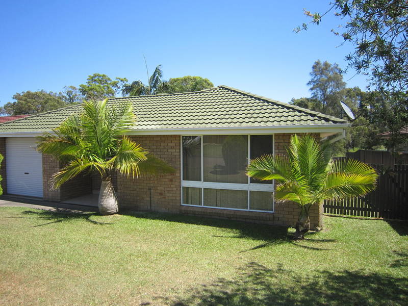 38 GAVIN WAY, LAKE HAVEN, 2263