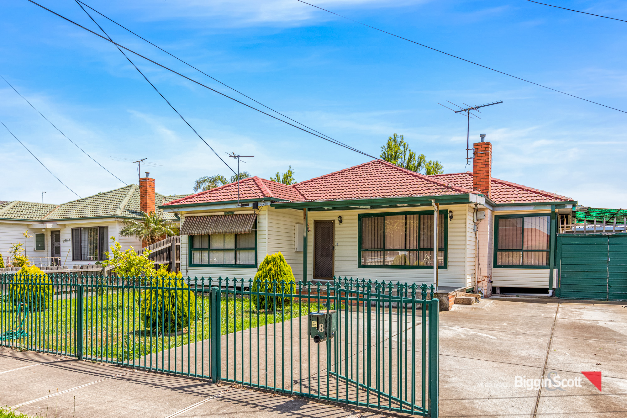 8 LAMING ROAD, DEER PARK, 3023