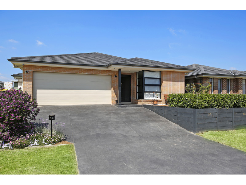 32 VOYAGER STREET, GREGORY HILLS, 2557