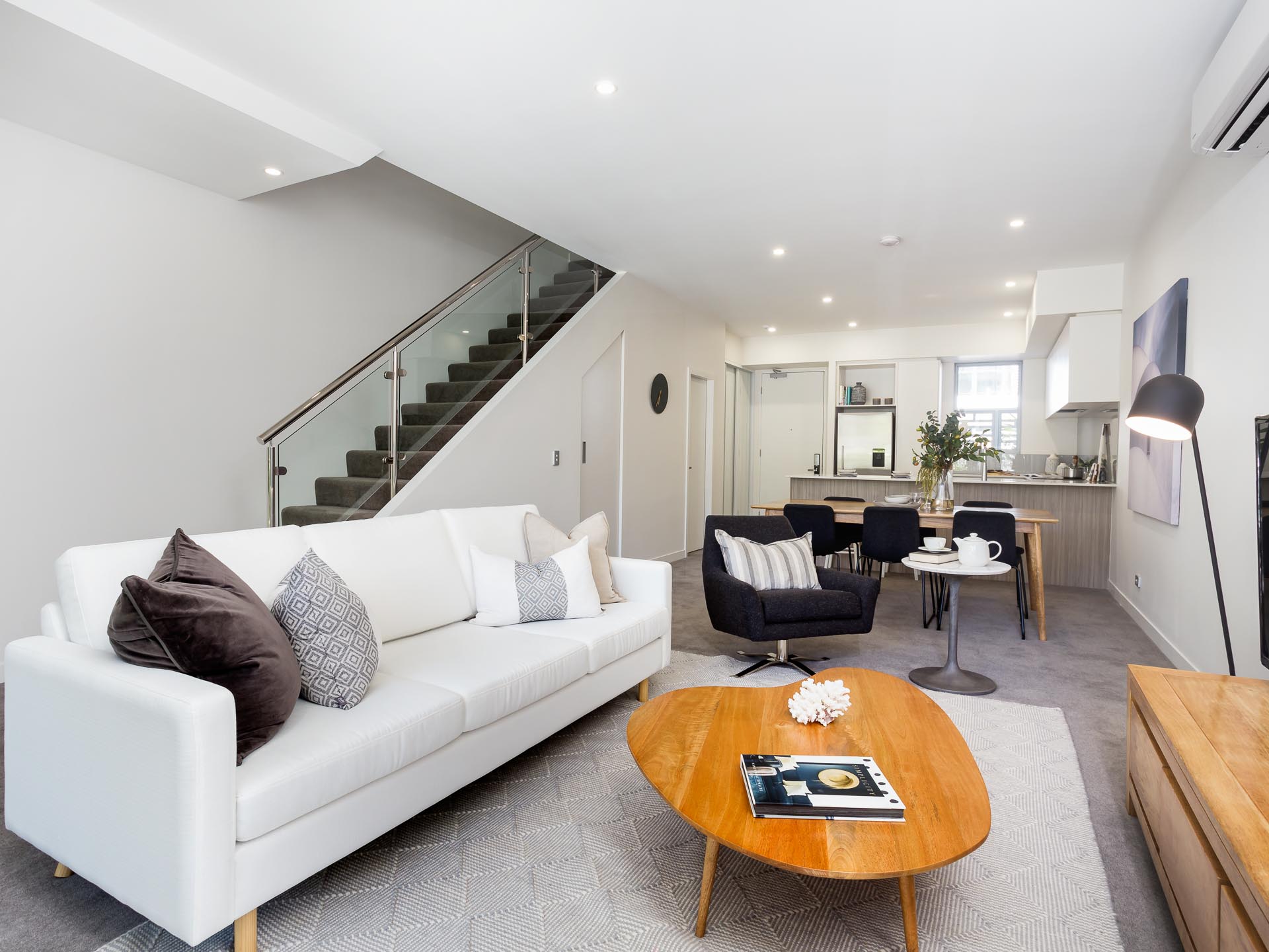 18/9 HAWKSBURN ROAD, RIVERVALE, 6103
