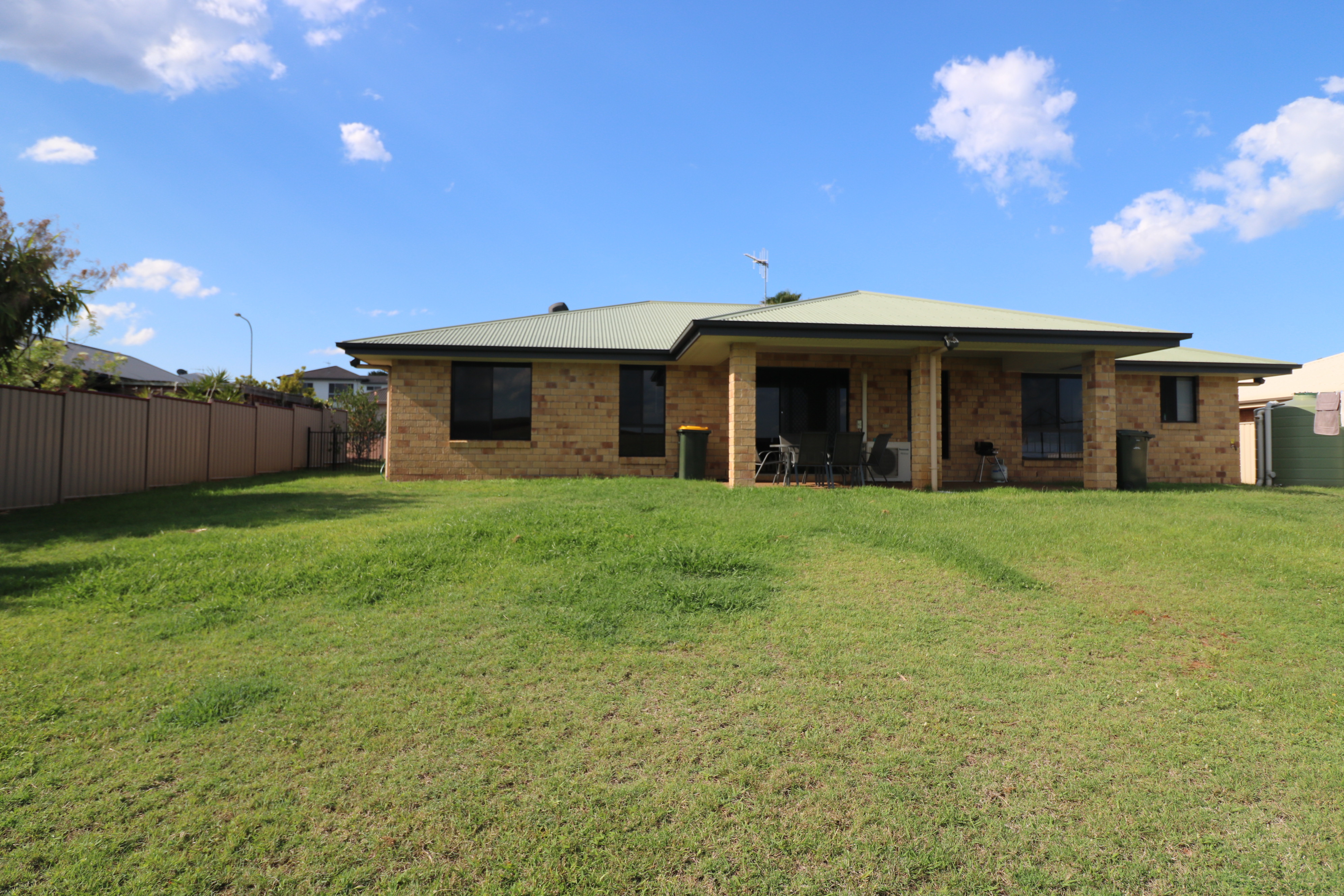 27 PIONEER AVE, CHILDERS, 4660