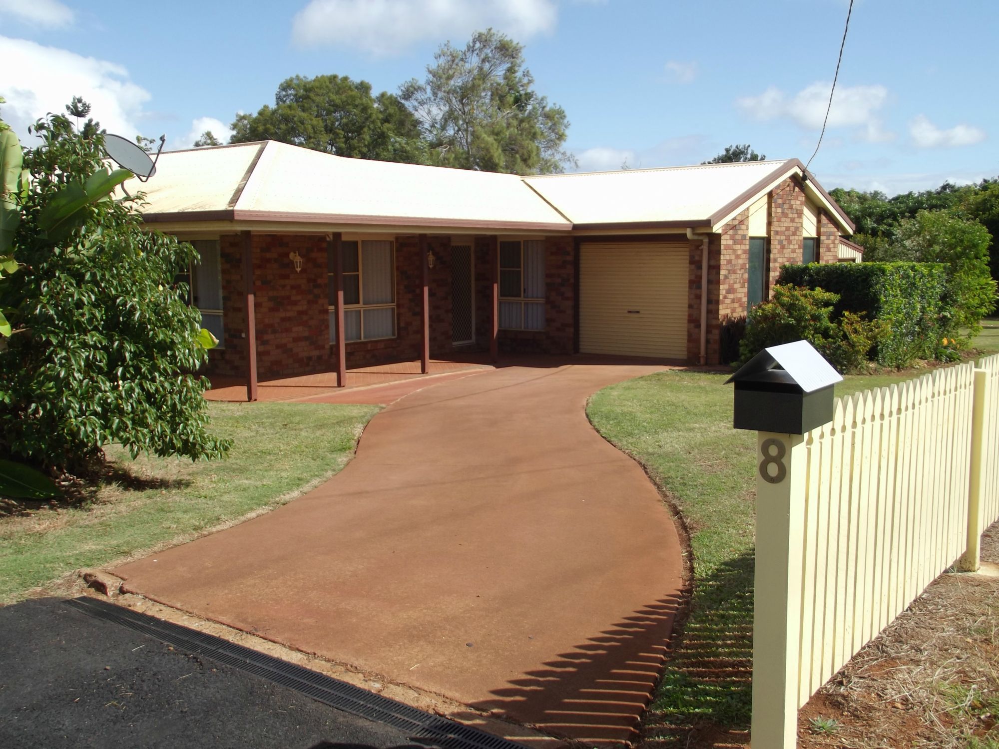 8 KEELEY STREET, CHILDERS, 4660