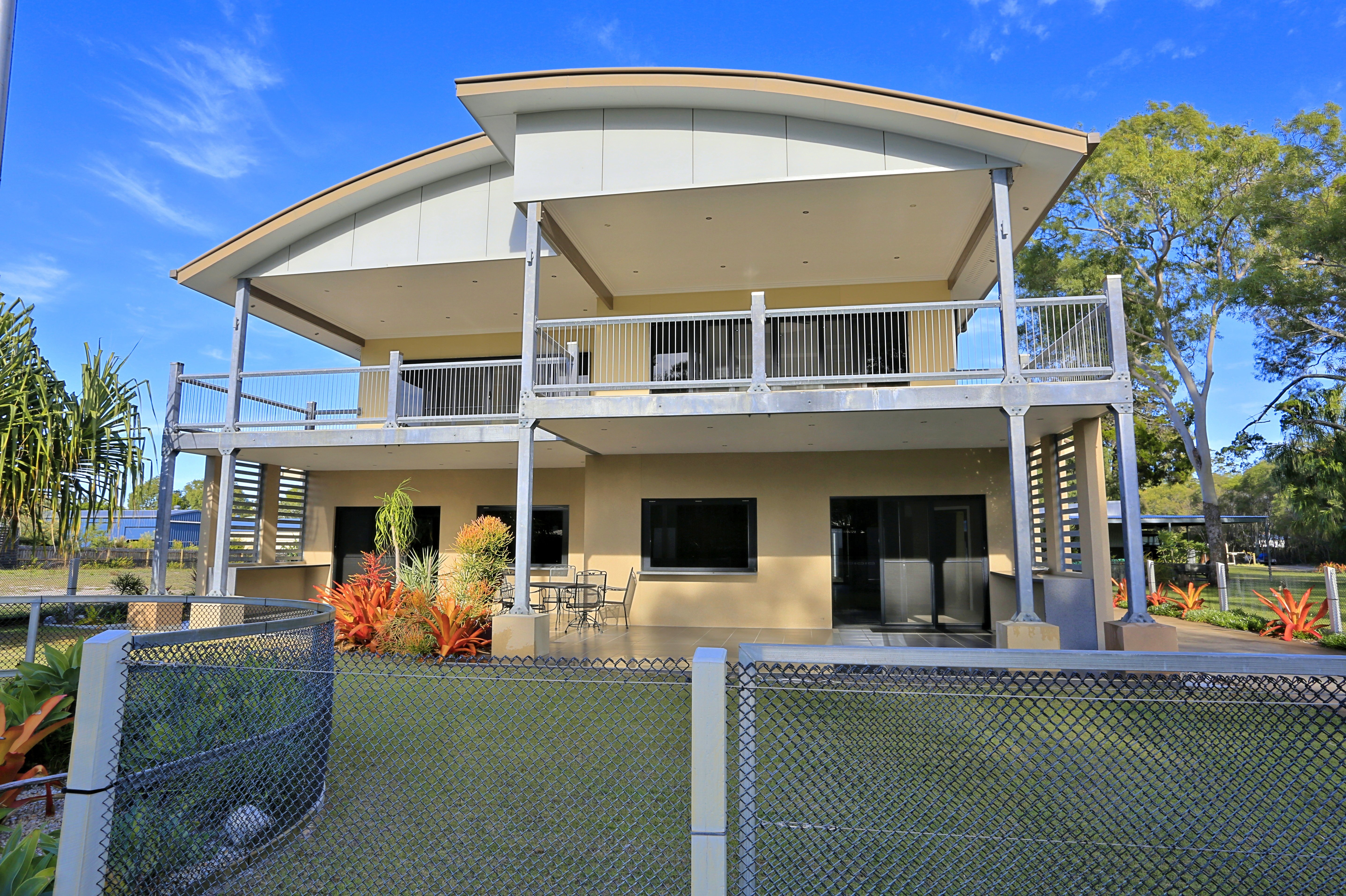 13 MACADAMIA CT, WOODGATE, 4660