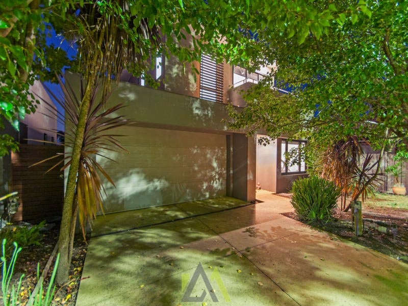 23 WHITEWATER COURT, SANDHURST, 3977