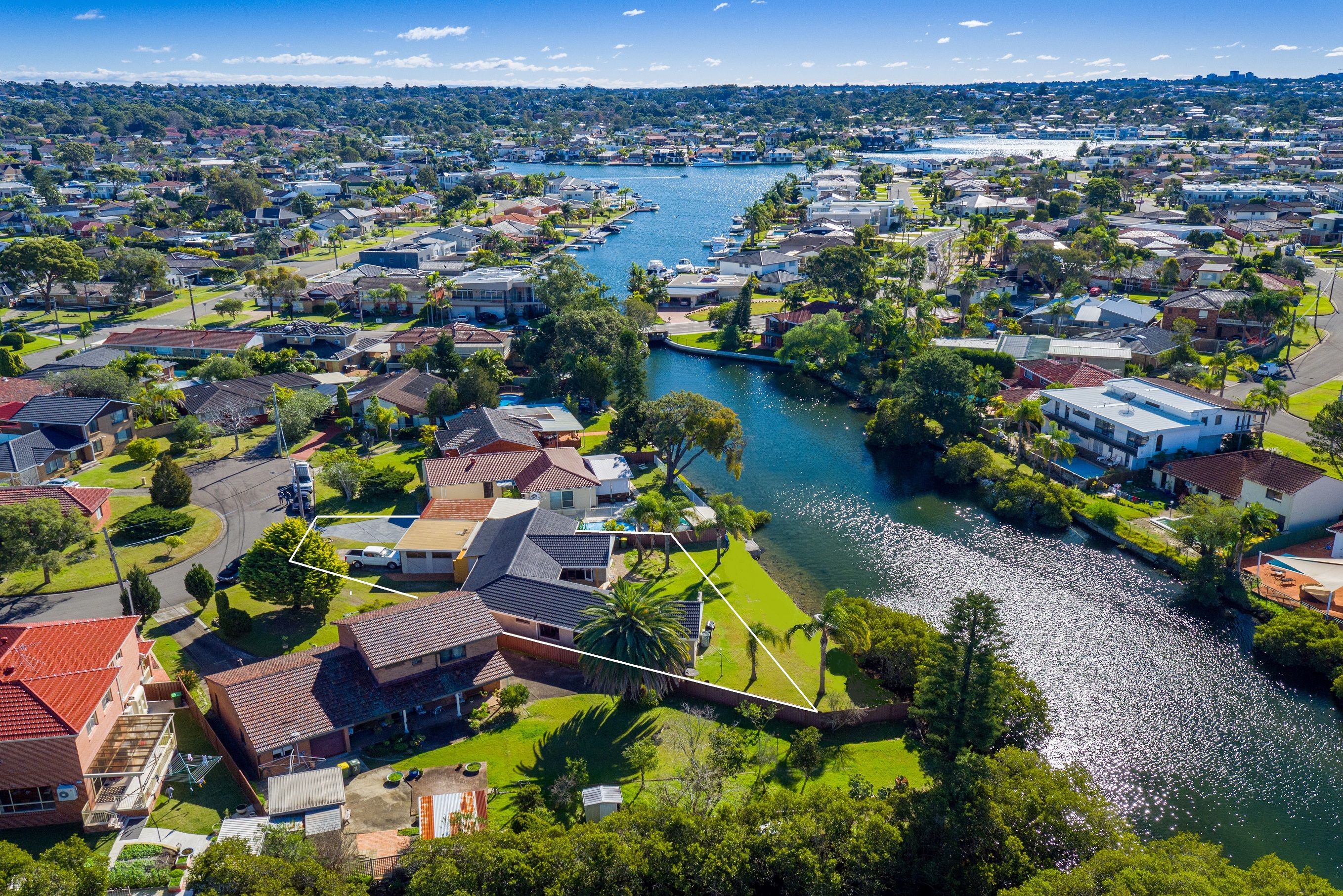 27 BELLINGER PLACE, SYLVANIA WATERS, 2224