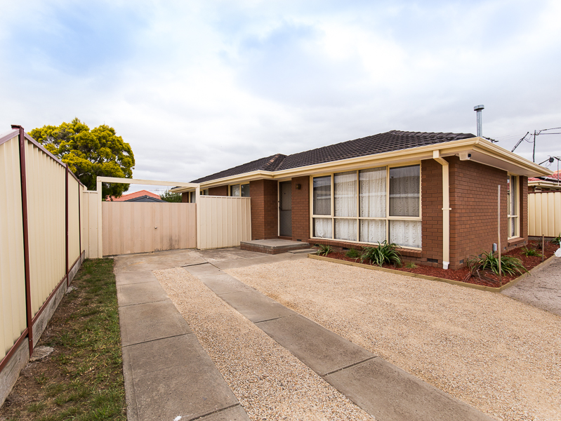 16 AYCLIFFE DRIVE, DEER PARK, 3023