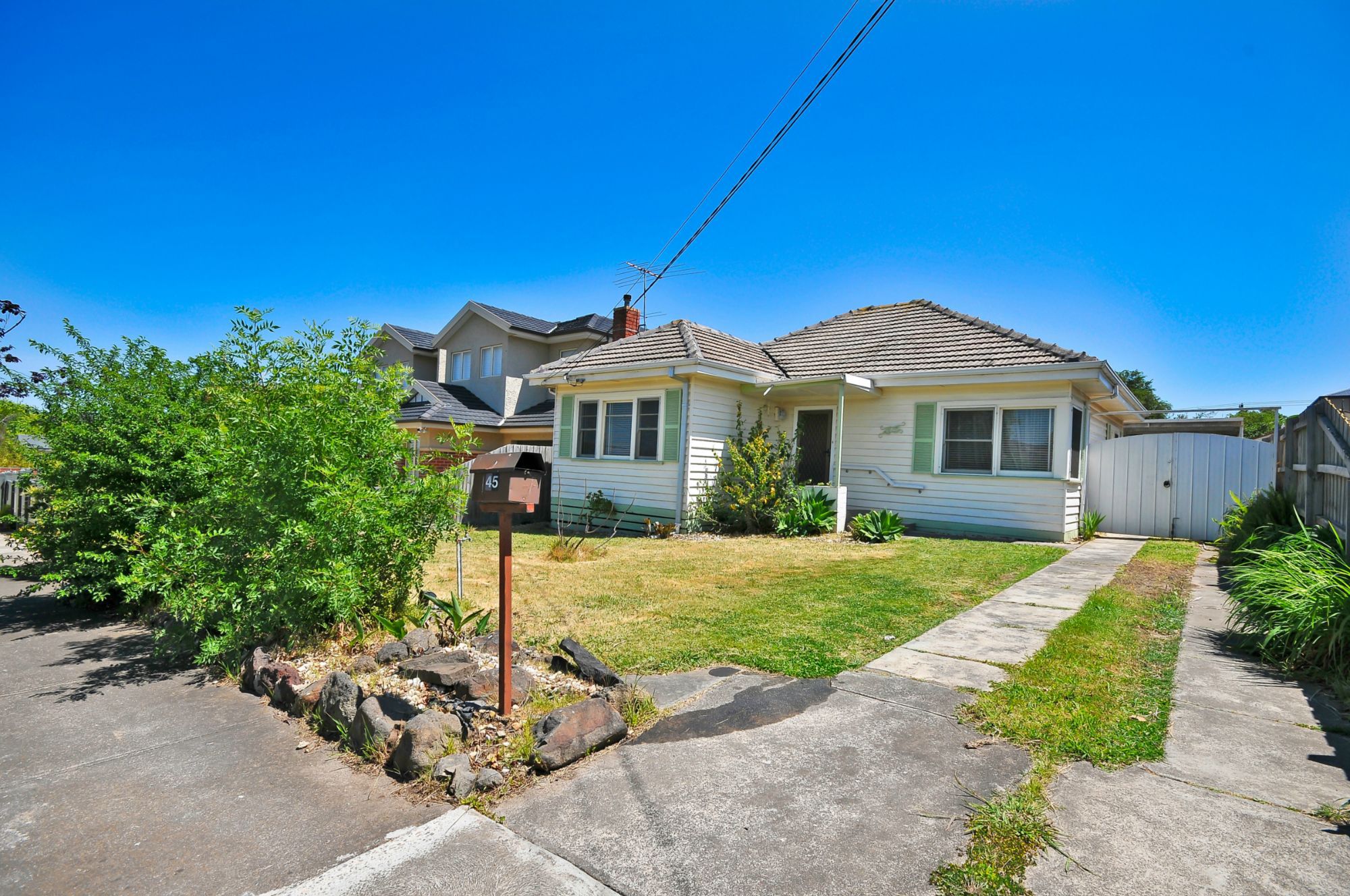 45 DEAKIN STREET, ESSENDON, 3040